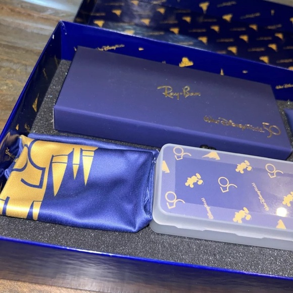 Walt Disney World 50th Anniversary Ray-Ban Aviators - Picture 10 of 11